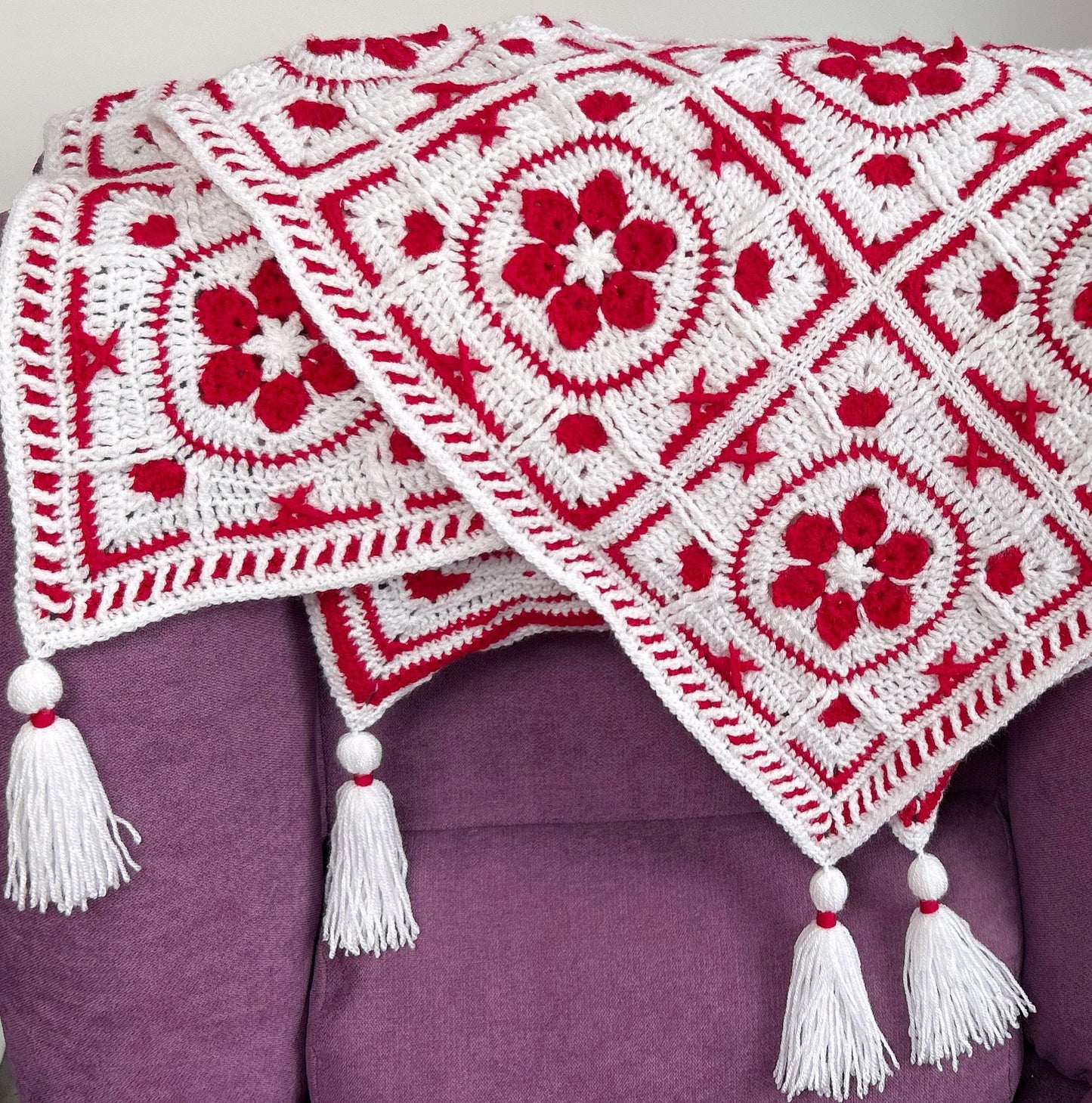 Poinsettia Tiles Blanket Pattern