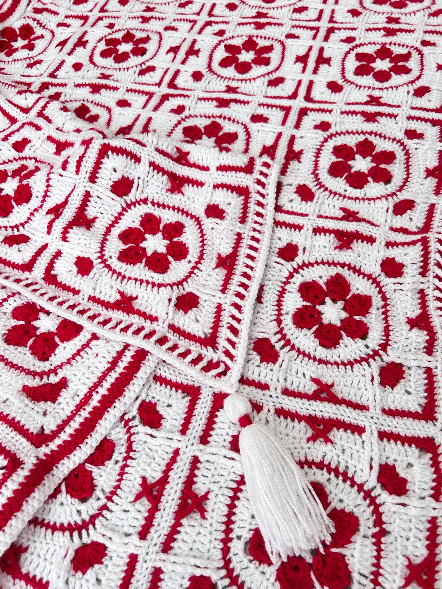 Poinsettia Tiles Blanket Pattern